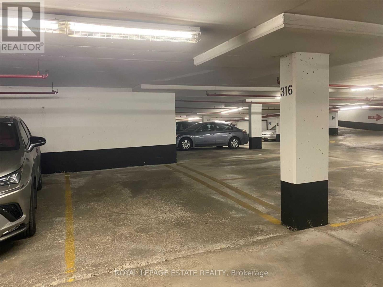 Ph3 - 280 Simcoe Street, Toronto, ON - Indoor Photo Showing Garage