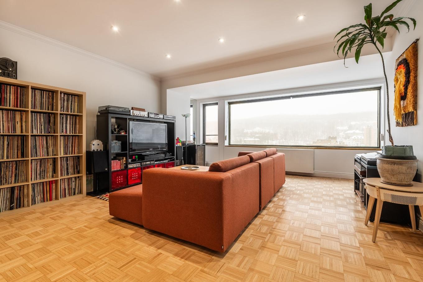 Salon - 2101-1455 Rue Sherbrooke O., Montréal (Ville-Marie), QC - Indoor