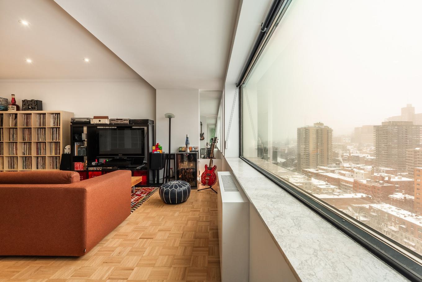 Véranda - 2101-1455 Rue Sherbrooke O., Montréal (Ville-Marie), QC - Indoor