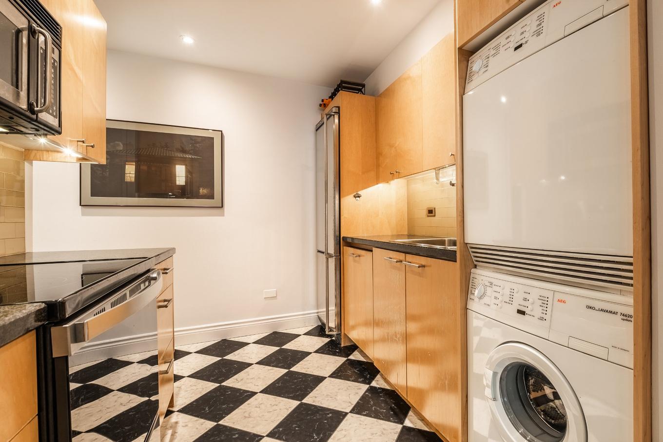 Cuisine - 2101-1455 Rue Sherbrooke O., Montréal (Ville-Marie), QC - Indoor Photo Showing Laundry Room