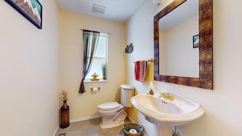 519 31St Avenue S, Cranbrook, BC - Indoor Photo Showing Bathroom