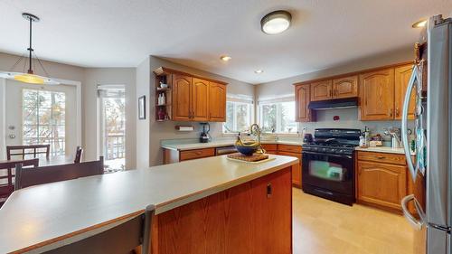 519 31St Avenue S, Cranbrook, BC - Indoor Photo Showing Kitchen