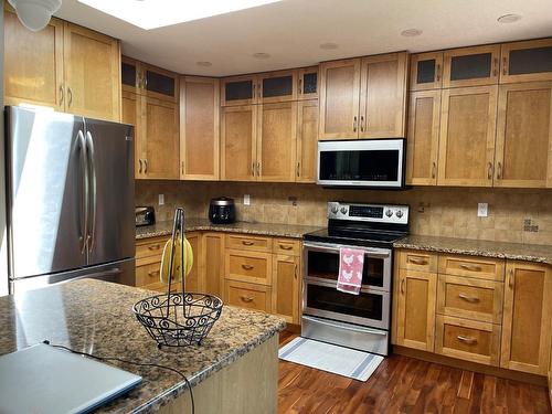 1612 Staple Crescent, Cranbrook, BC - Indoor Photo Showing Kitchen