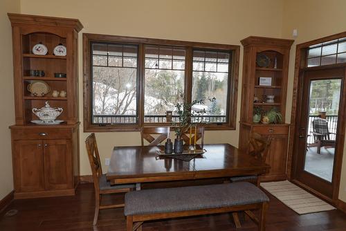 6308 Ash Road, Wasa, BC - Indoor Photo Showing Dining Room