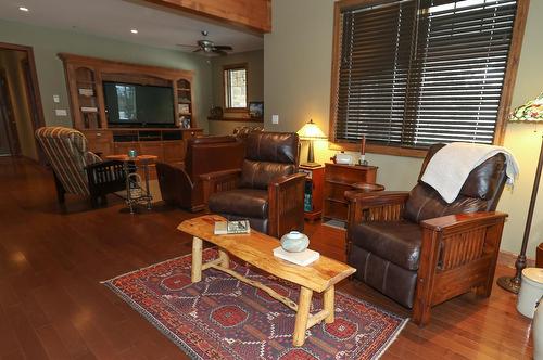 6308 Ash Road, Wasa, BC - Indoor Photo Showing Living Room