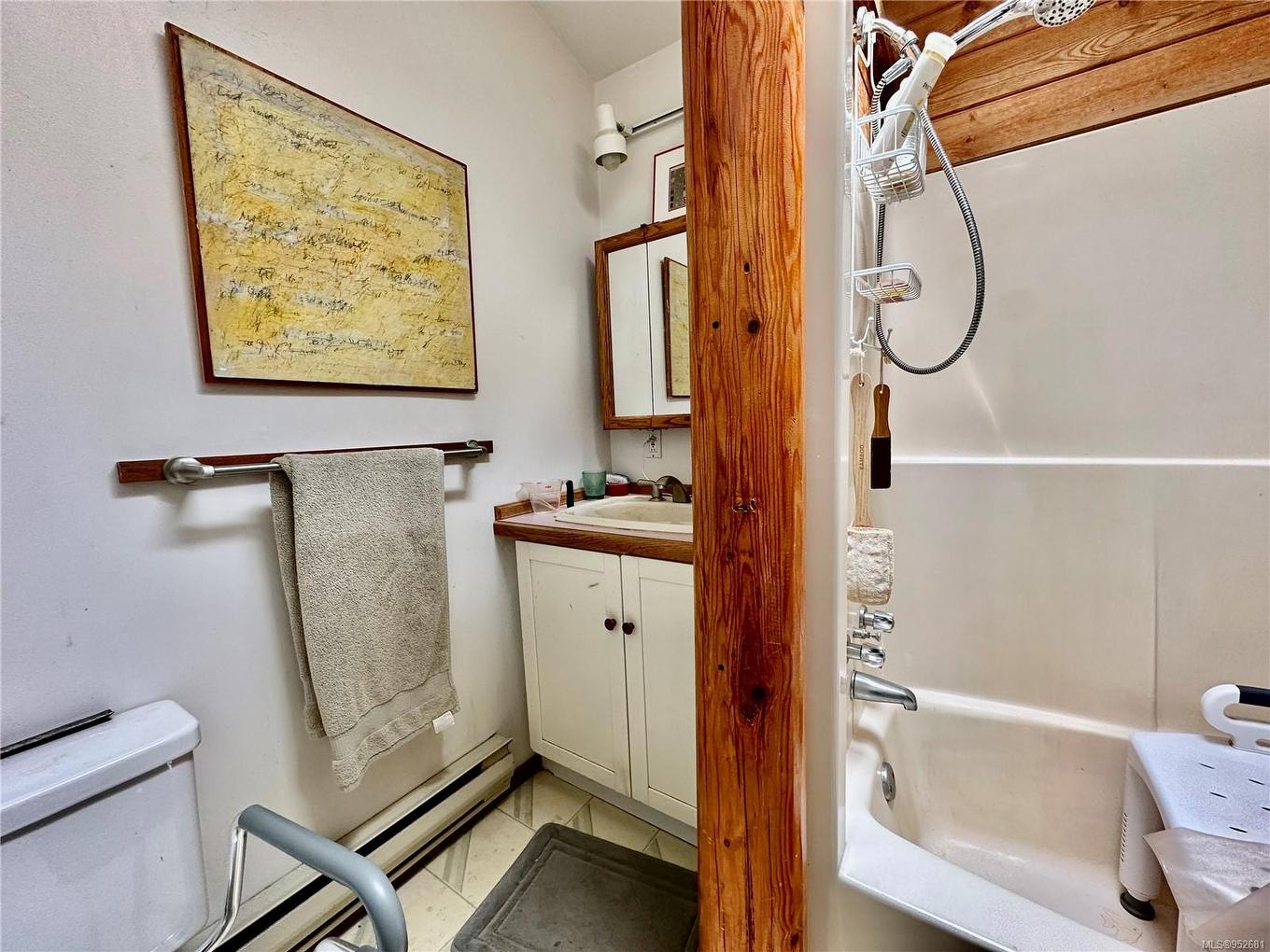 1498 Carrington Bay Rd, Cortes Island, BC - Indoor Photo Showing Other Room