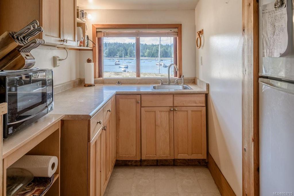 1905 Martin Rd, Gabriola Island, BC - Indoor Photo Showing Kitchen