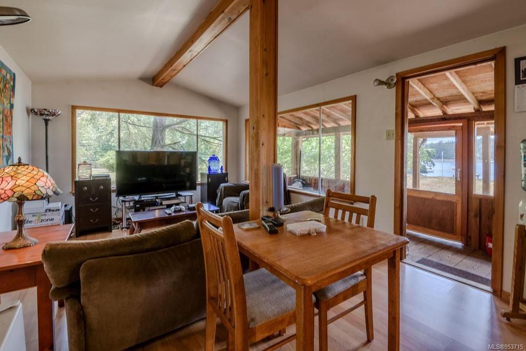 1905 Martin Rd, Gabriola Island, BC - Indoor Photo Showing Living Room