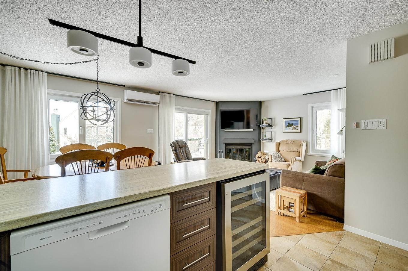 Cuisine - 602 Ch. Du Skieur, Piedmont, QC - Indoor With Fireplace