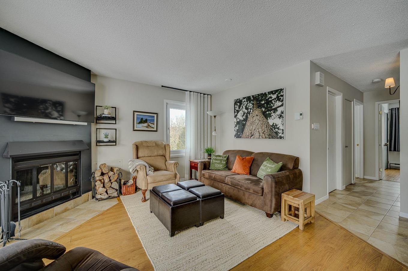 Salon - 602 Ch. Du Skieur, Piedmont, QC - Indoor Photo Showing Living Room With Fireplace