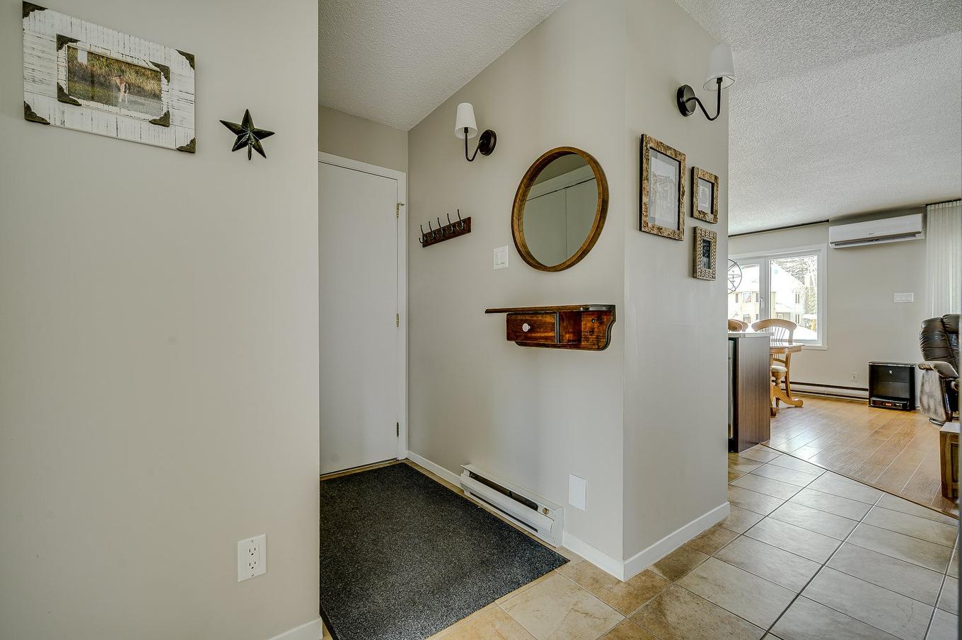 Hall d'entrée - 602 Ch. Du Skieur, Piedmont, QC - Indoor Photo Showing Other Room