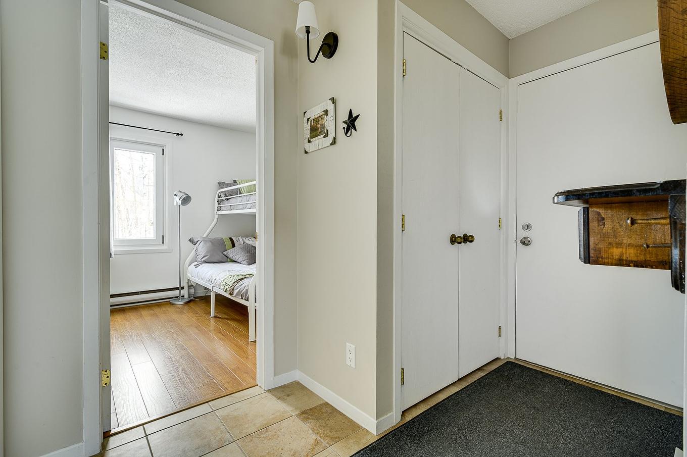 Hall d'entrée - 602 Ch. Du Skieur, Piedmont, QC - Indoor Photo Showing Other Room