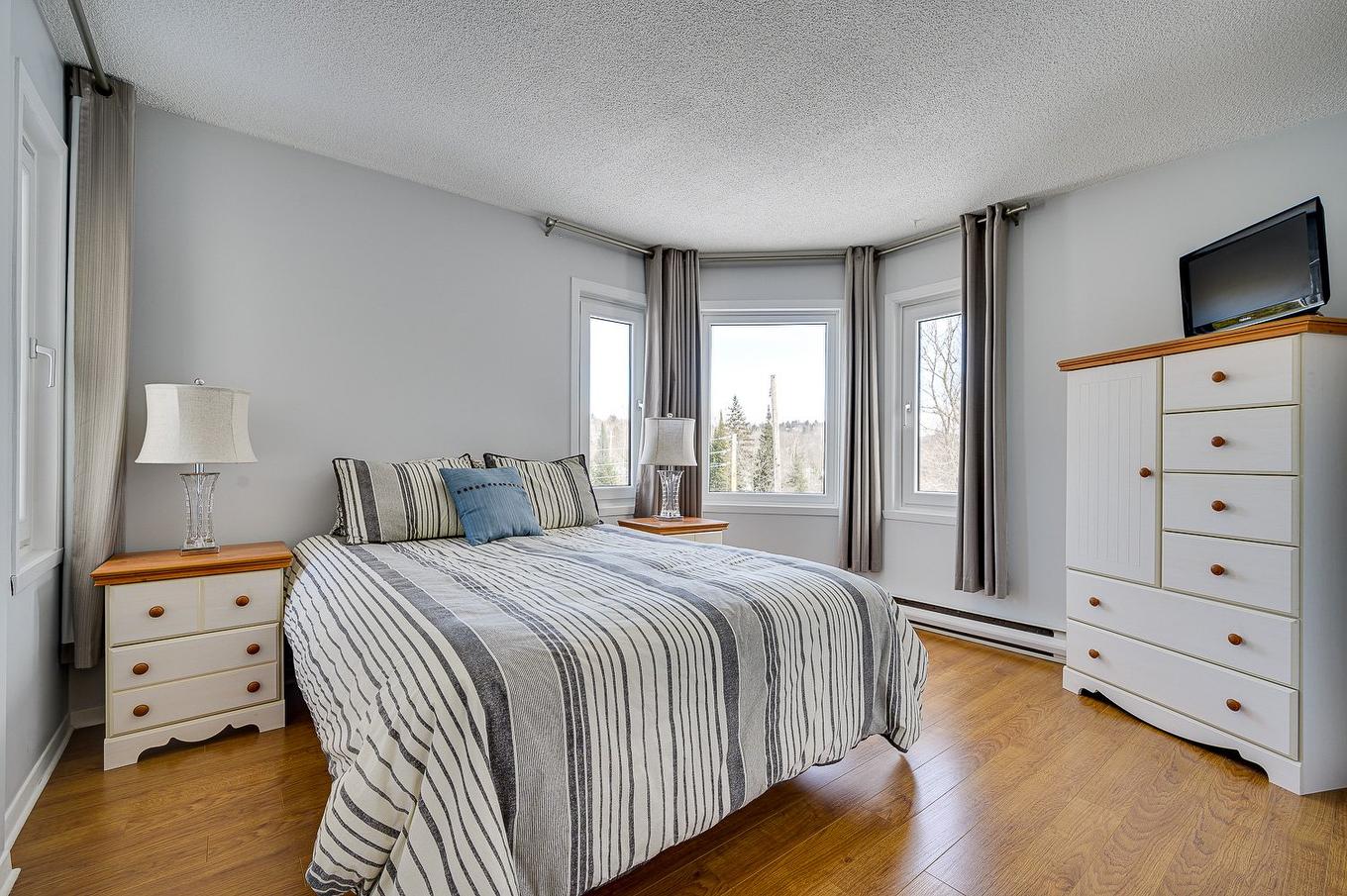 Chambre à coucher principale - 602 Ch. Du Skieur, Piedmont, QC - Indoor Photo Showing Bedroom