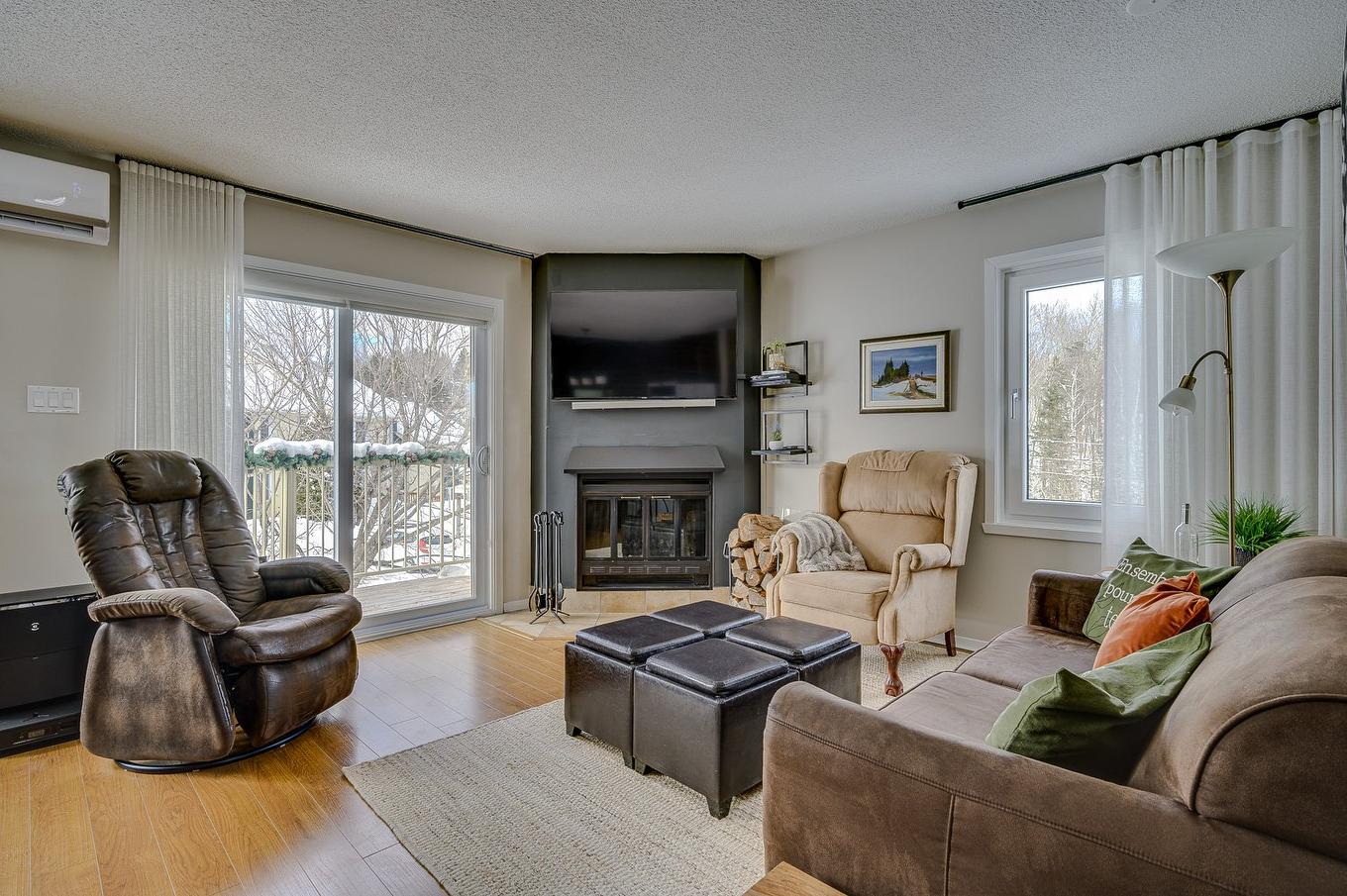 Salon - 602 Ch. Du Skieur, Piedmont, QC - Indoor Photo Showing Living Room With Fireplace
