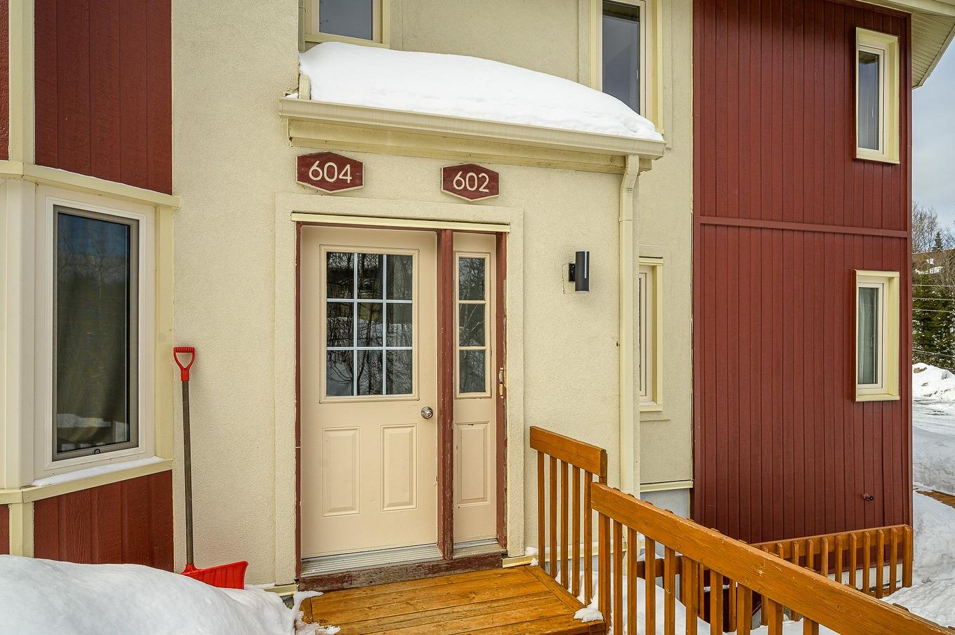 Entrée extérieure - 602 Ch. Du Skieur, Piedmont, QC - Outdoor With Exterior