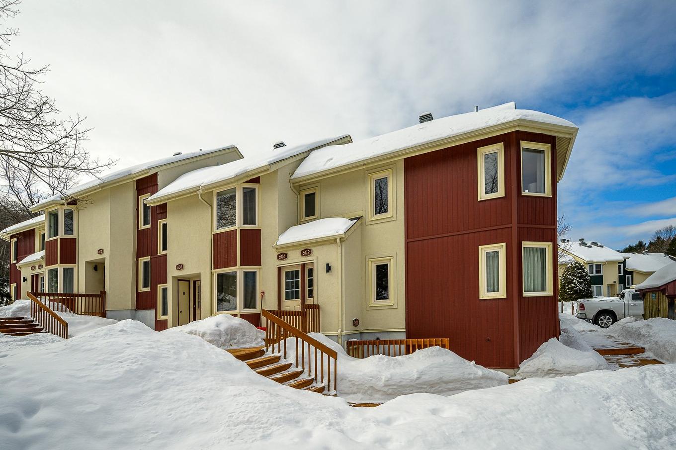 Extérieur - 602 Ch. Du Skieur, Piedmont, QC -