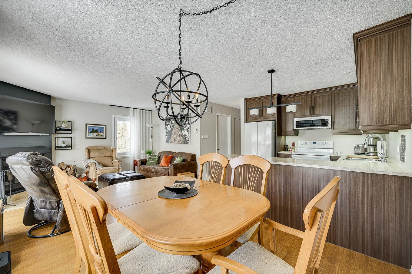 Salle à manger - 602 Ch. Du Skieur, Piedmont, QC - Indoor Photo Showing Dining Room