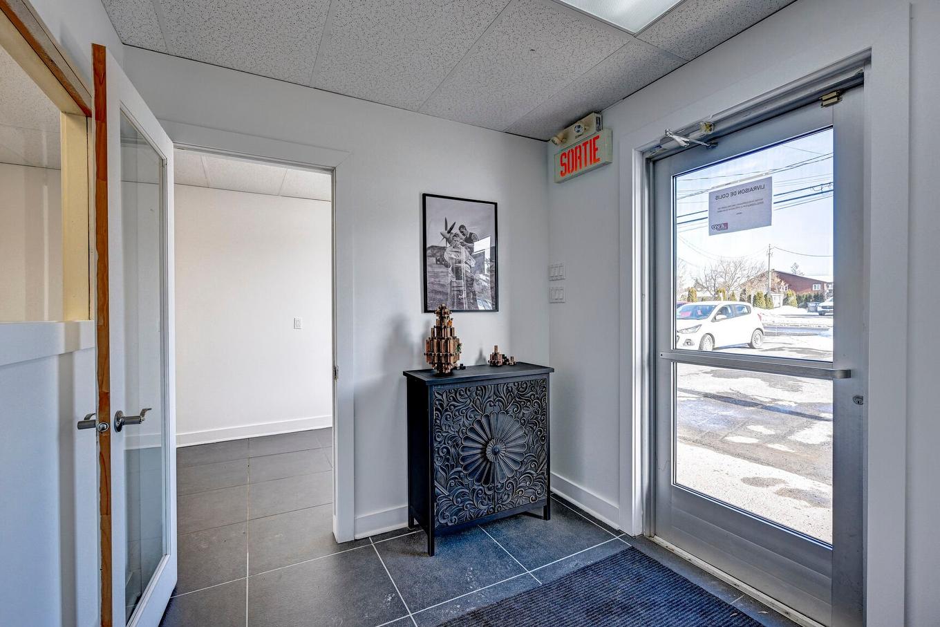 Reception area - 9637 Boul. De St-Canut, Mirabel, QC - Indoor Photo Showing Other Room
