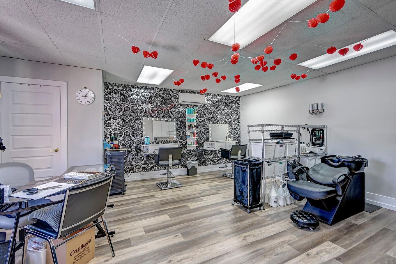 Commerce - 9637 Boul. De St-Canut, Mirabel, QC - Indoor Photo Showing Other Room