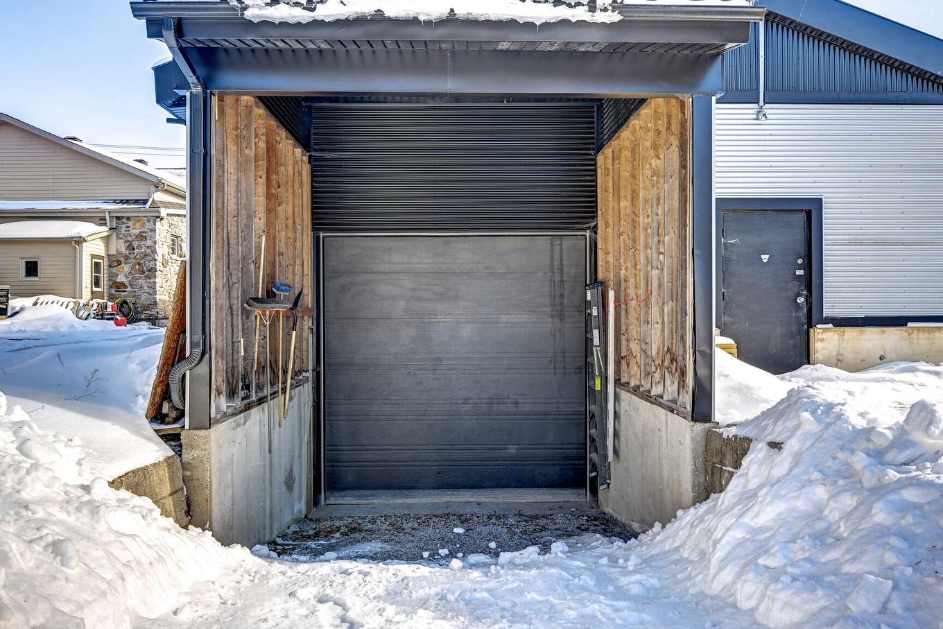 Garage - 9637 Boul. De St-Canut, Mirabel, QC - Outdoor With Exterior