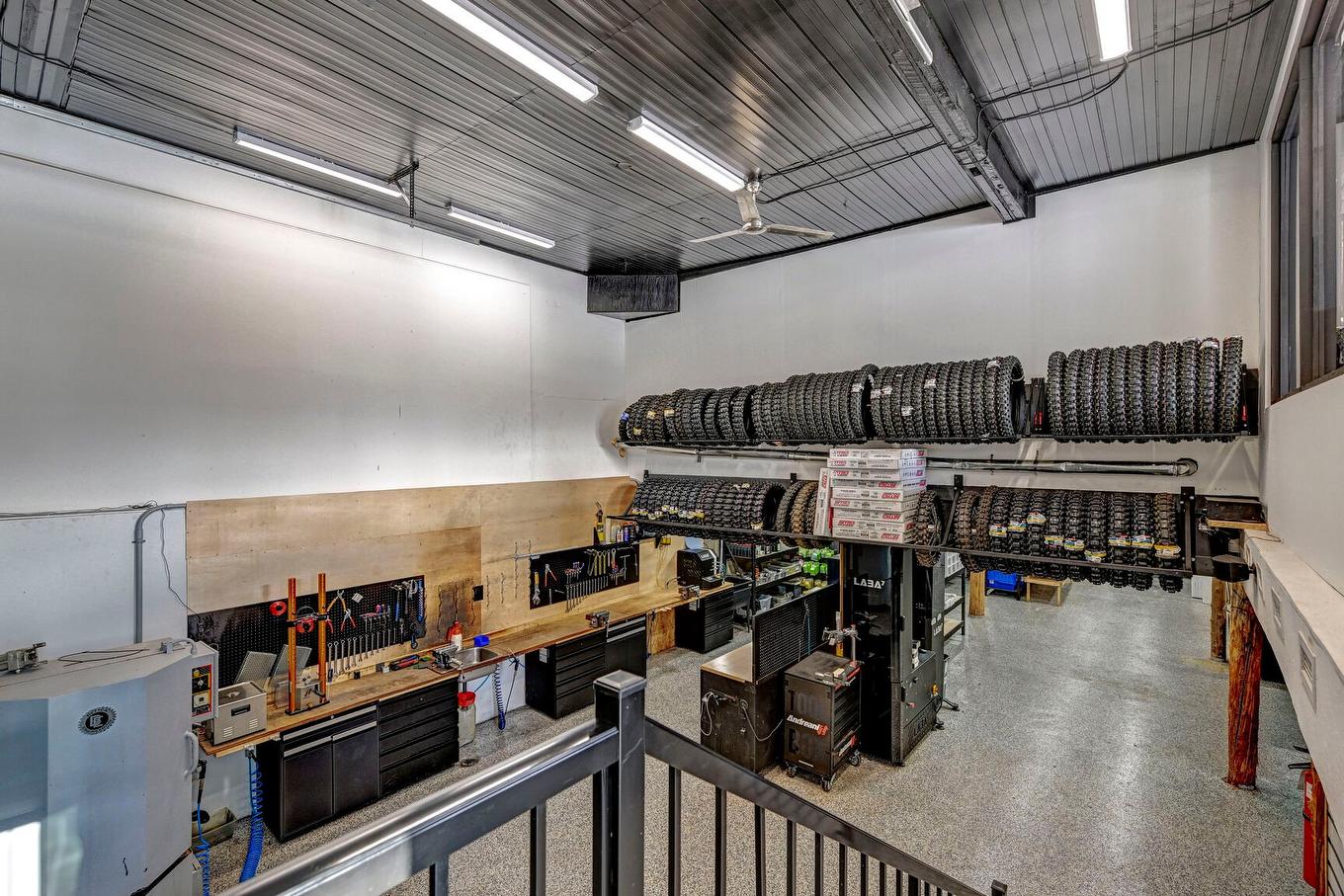 Warehouse - 9637 Boul. De St-Canut, Mirabel, QC - Indoor