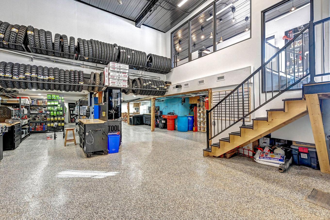 Warehouse - 9637 Boul. De St-Canut, Mirabel, QC - Indoor