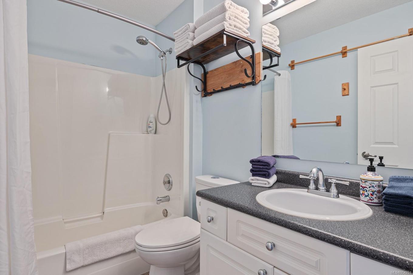 305-1105 Henry Rd, Courtenay, BC - Indoor Photo Showing Bathroom