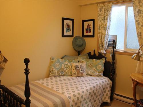 1791 Cowichan Bay Rd, Cowichan Bay, BC - Indoor Photo Showing Bedroom