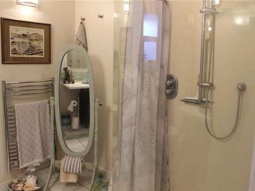 1791 Cowichan Bay Rd, Cowichan Bay, BC - Indoor Photo Showing Bathroom