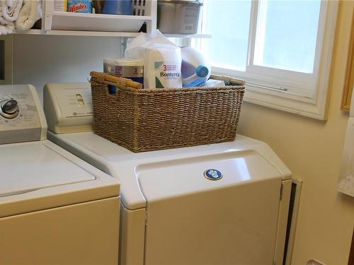 1791 Cowichan Bay Rd, Cowichan Bay, BC - Indoor Photo Showing Laundry Room