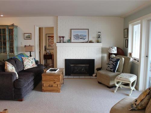 1791 Cowichan Bay Rd, Cowichan Bay, BC - Indoor Photo Showing Living Room With Fireplace
