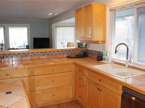 1791 Cowichan Bay Rd, Cowichan Bay, BC - Indoor Photo Showing Kitchen With Double Sink