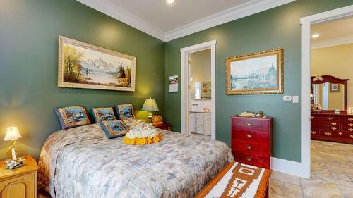 1062 Simmons Road, Creston, BC - Indoor Photo Showing Bedroom