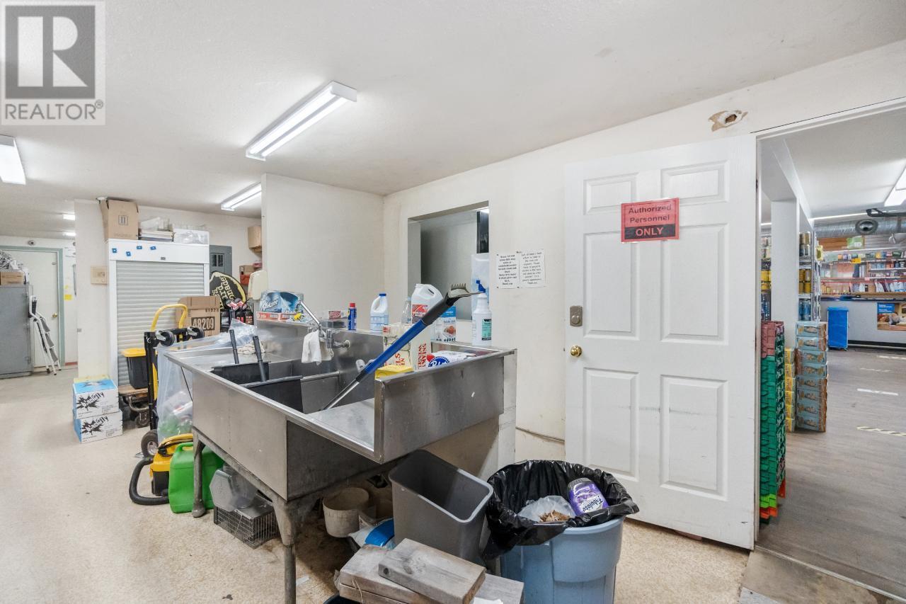 2593 Broadwater Road, Castlegar, BC