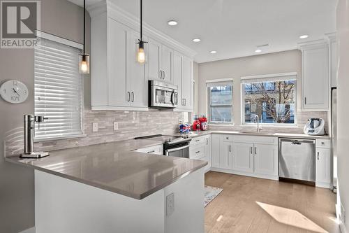 8-2171 Van Horne Drive, Kamloops, BC - Indoor Photo Showing Kitchen With Upgraded Kitchen