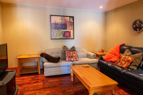 1575 Manor Road, Kimberley, BC - Indoor Photo Showing Living Room