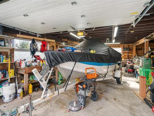 3670 Nautilus Rd, Nanoose Bay, BC - Indoor Photo Showing Garage