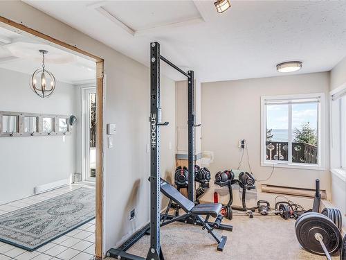 3670 Nautilus Rd, Nanoose Bay, BC - Indoor Photo Showing Gym Room