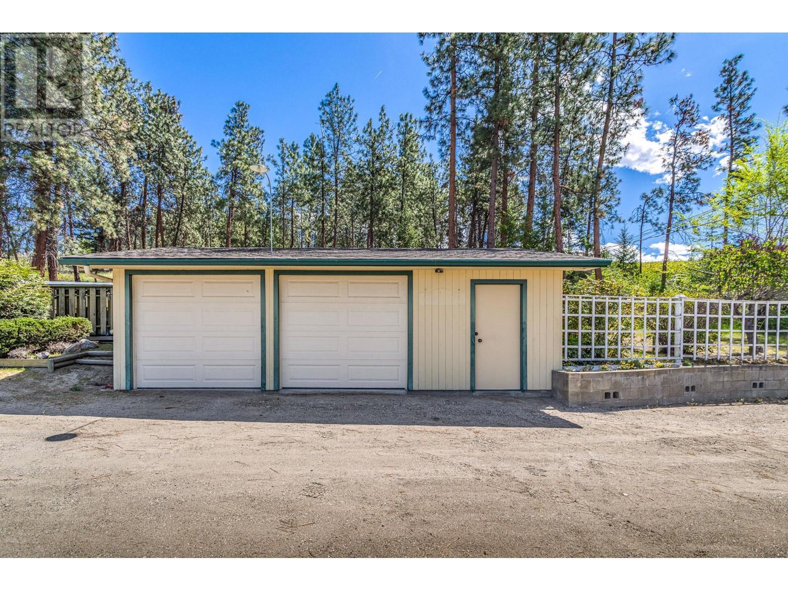 4729 Lakeshore Road, Kelowna, BC - Outdoor