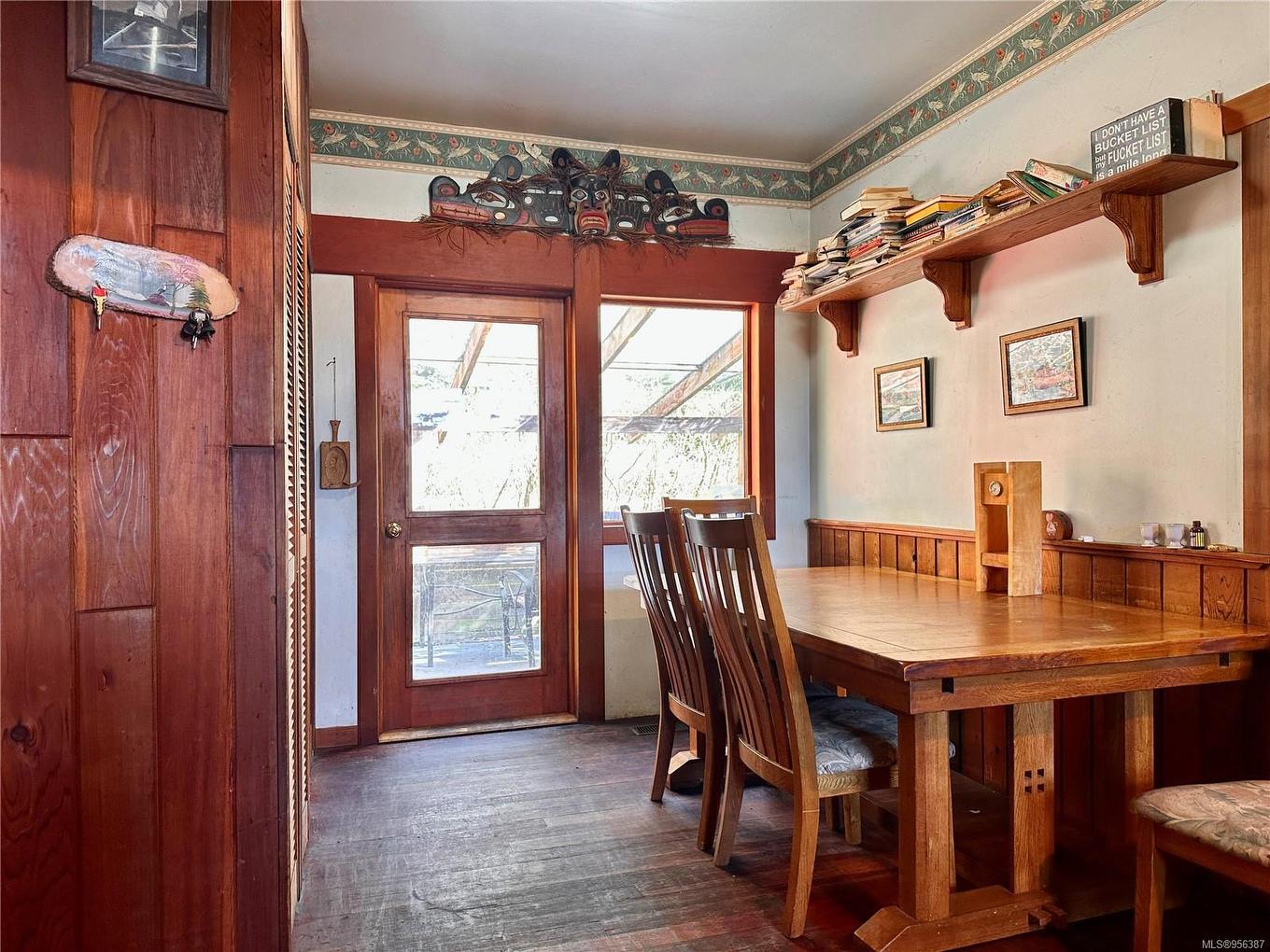 243 Cape Mudge Rd, Quadra Island, BC - Indoor Photo Showing Dining Room
