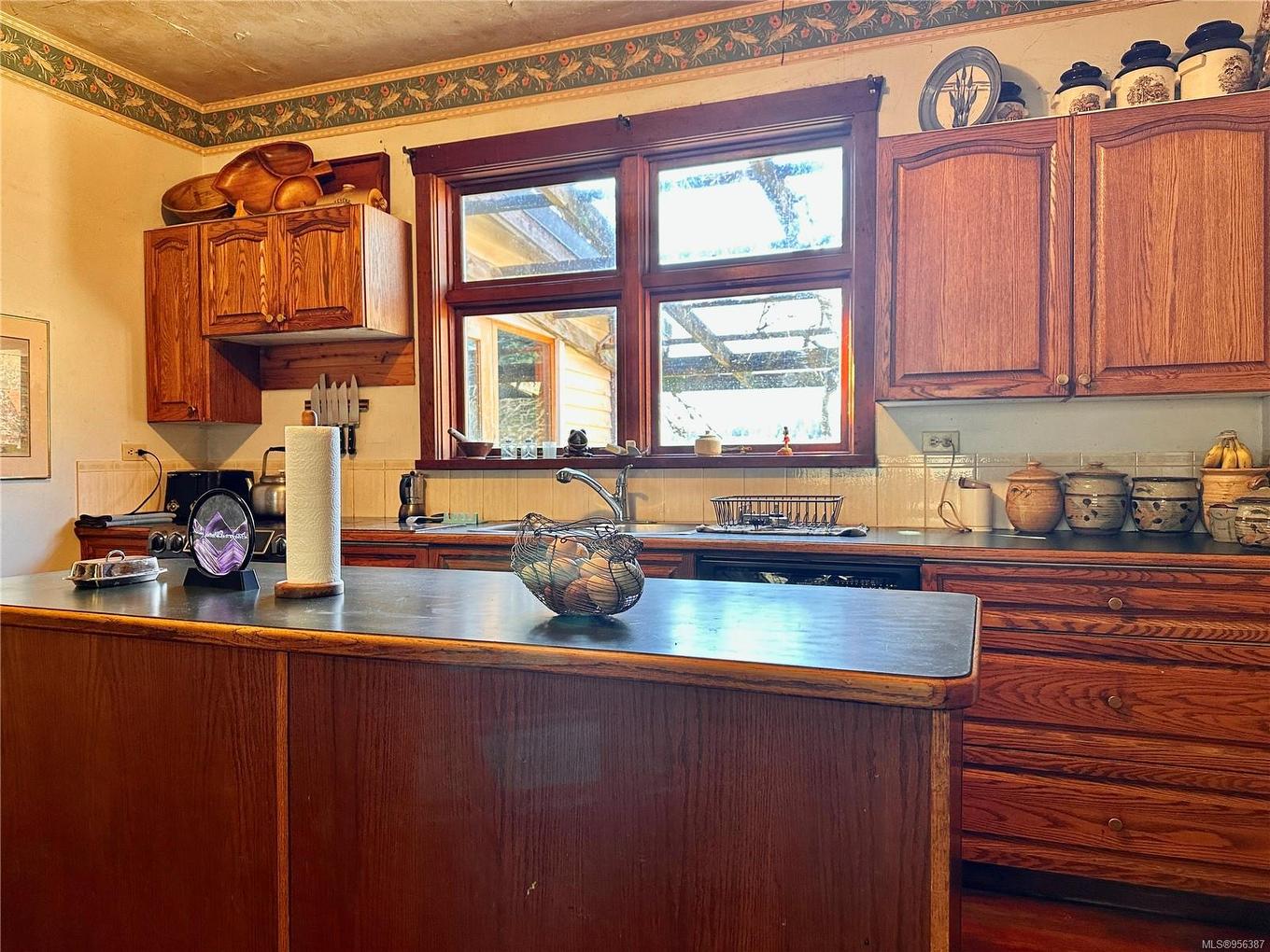 243 Cape Mudge Rd, Quadra Island, BC - Indoor Photo Showing Kitchen