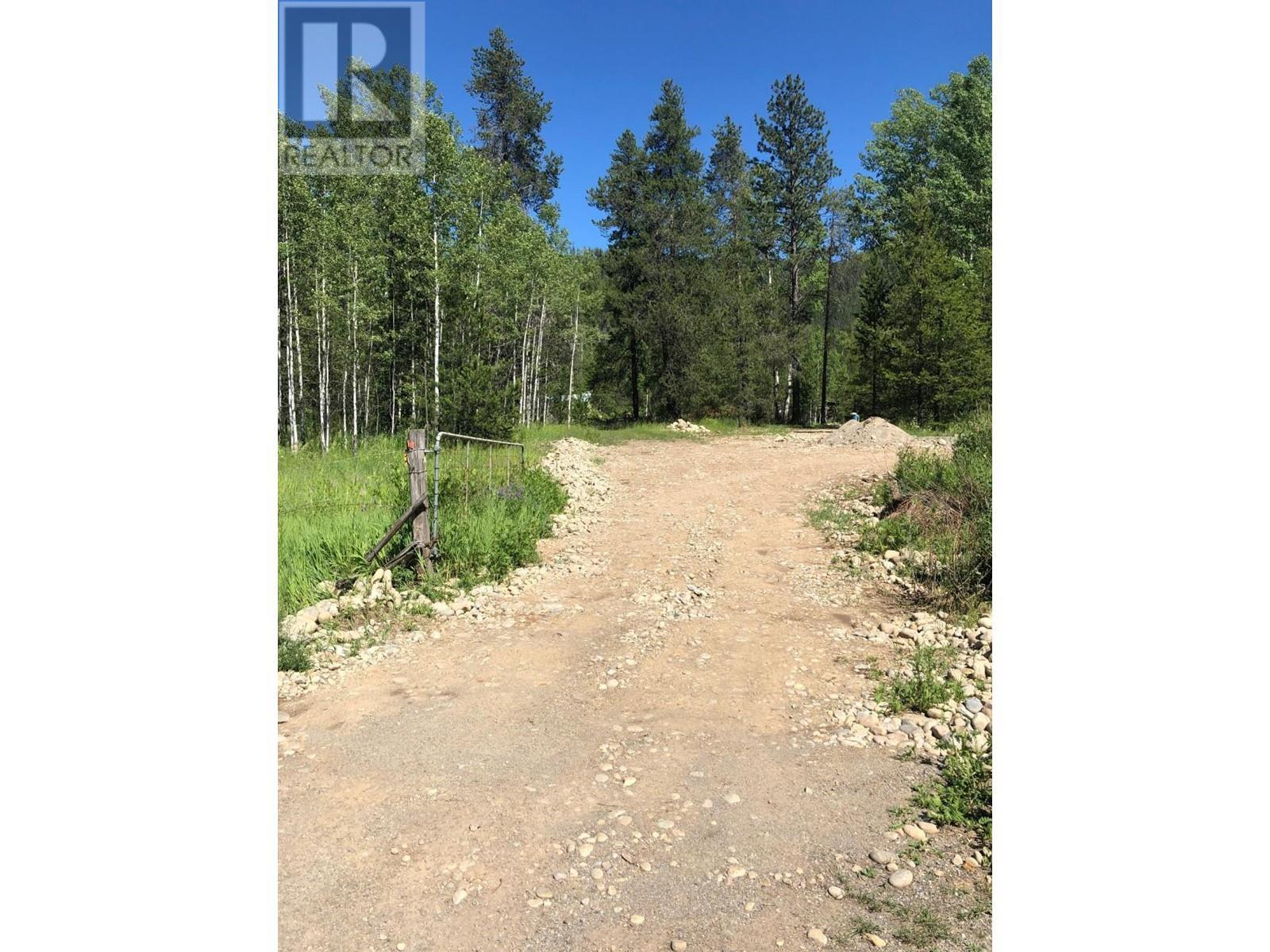 8045 95 Highway, Kingsgate, BC