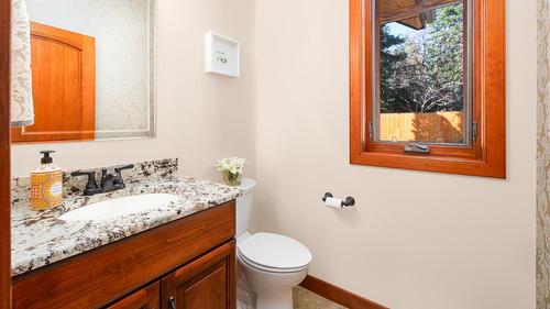 3618 Beam Road, Creston, BC - Indoor Photo Showing Bathroom
