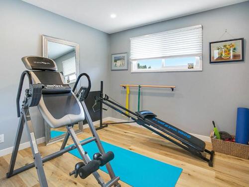 1251 Lawson Avenue, Kelowna, BC - Indoor Photo Showing Gym Room