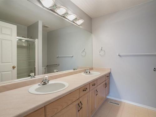 20-1874 Parkview Crescent, Kelowna, BC - Indoor Photo Showing Bathroom