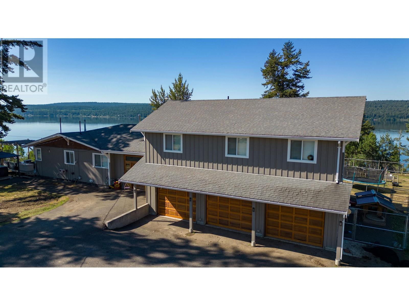 3920 Trout Drive, Lac La Hache, BC - Outdoor