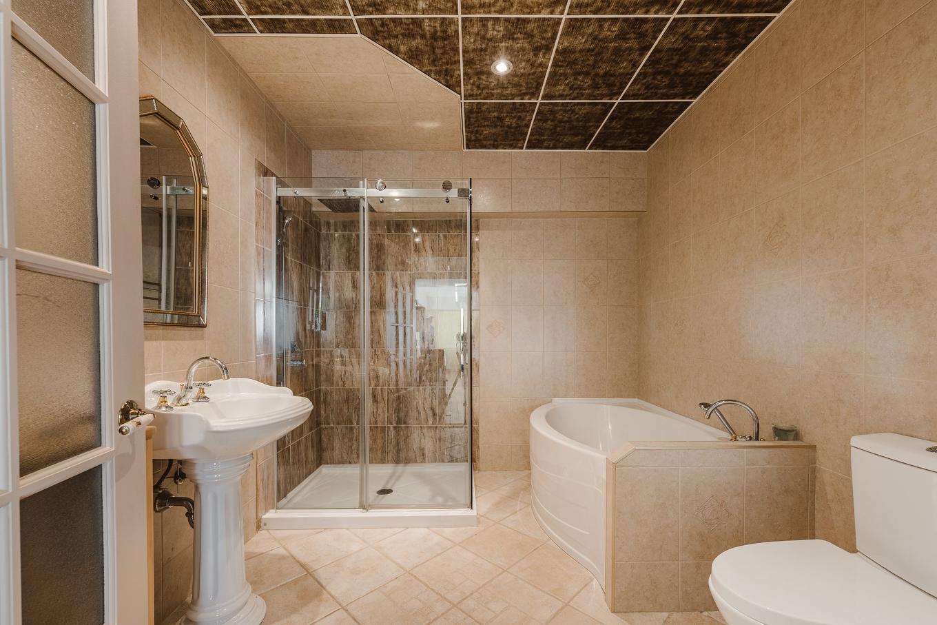 Salle de bains - 634-2600 Av. Pierre-Dupuy, Montréal (Ville-Marie), QC - Indoor Photo Showing Bathroom