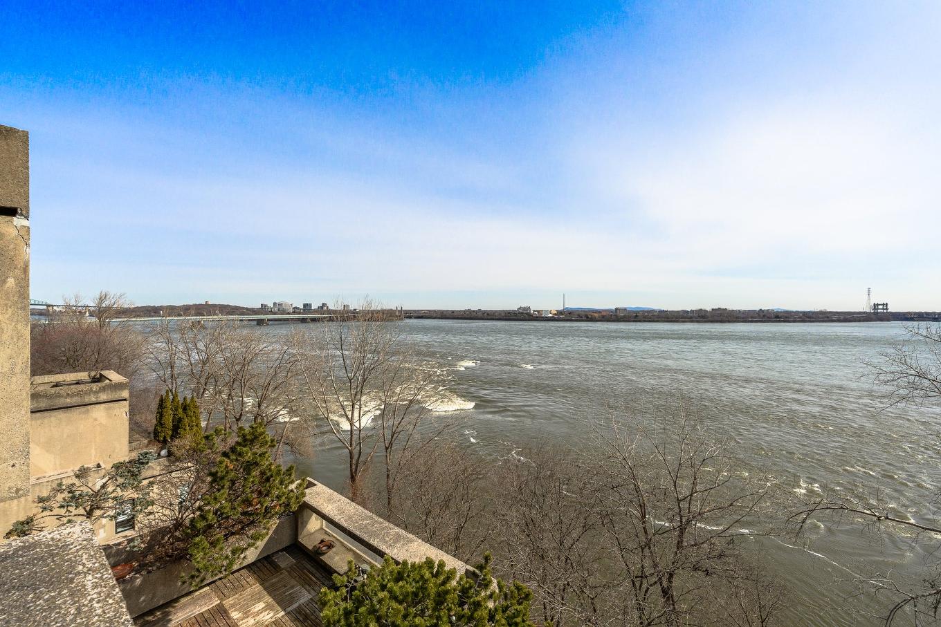 Vue sur l'eau - 634-2600 Av. Pierre-Dupuy, Montréal (Ville-Marie), QC - Outdoor With Body Of Water With View
