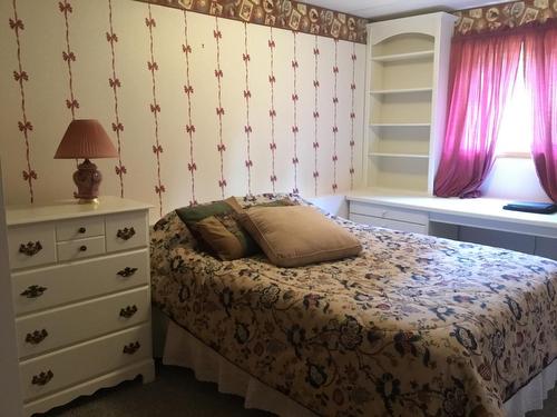 814 307Th Avenue, Kimberley, BC - Indoor Photo Showing Bedroom