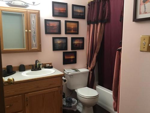 814 307Th Avenue, Kimberley, BC - Indoor Photo Showing Bathroom